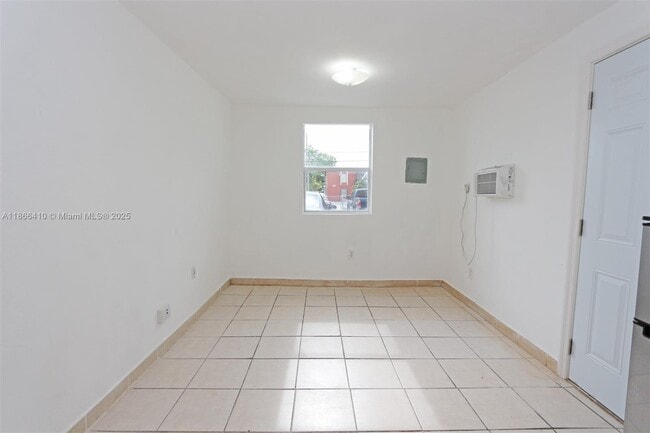 Building Photo - 230 SW 16th Ave