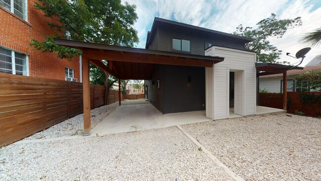 Building Photo - Modern Denver Heights home by Dignowity & ...