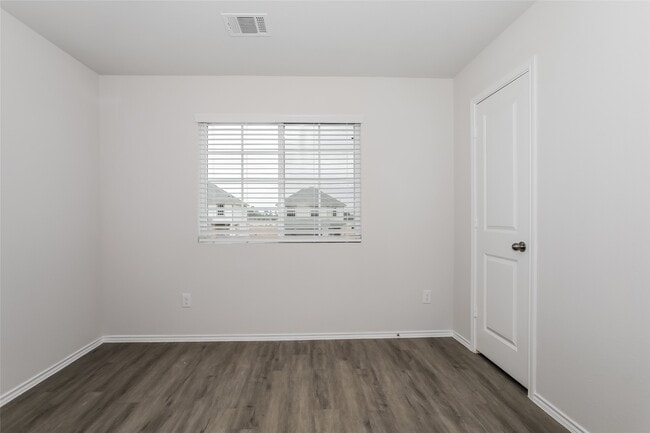 Building Photo - 404 Brushback Dr