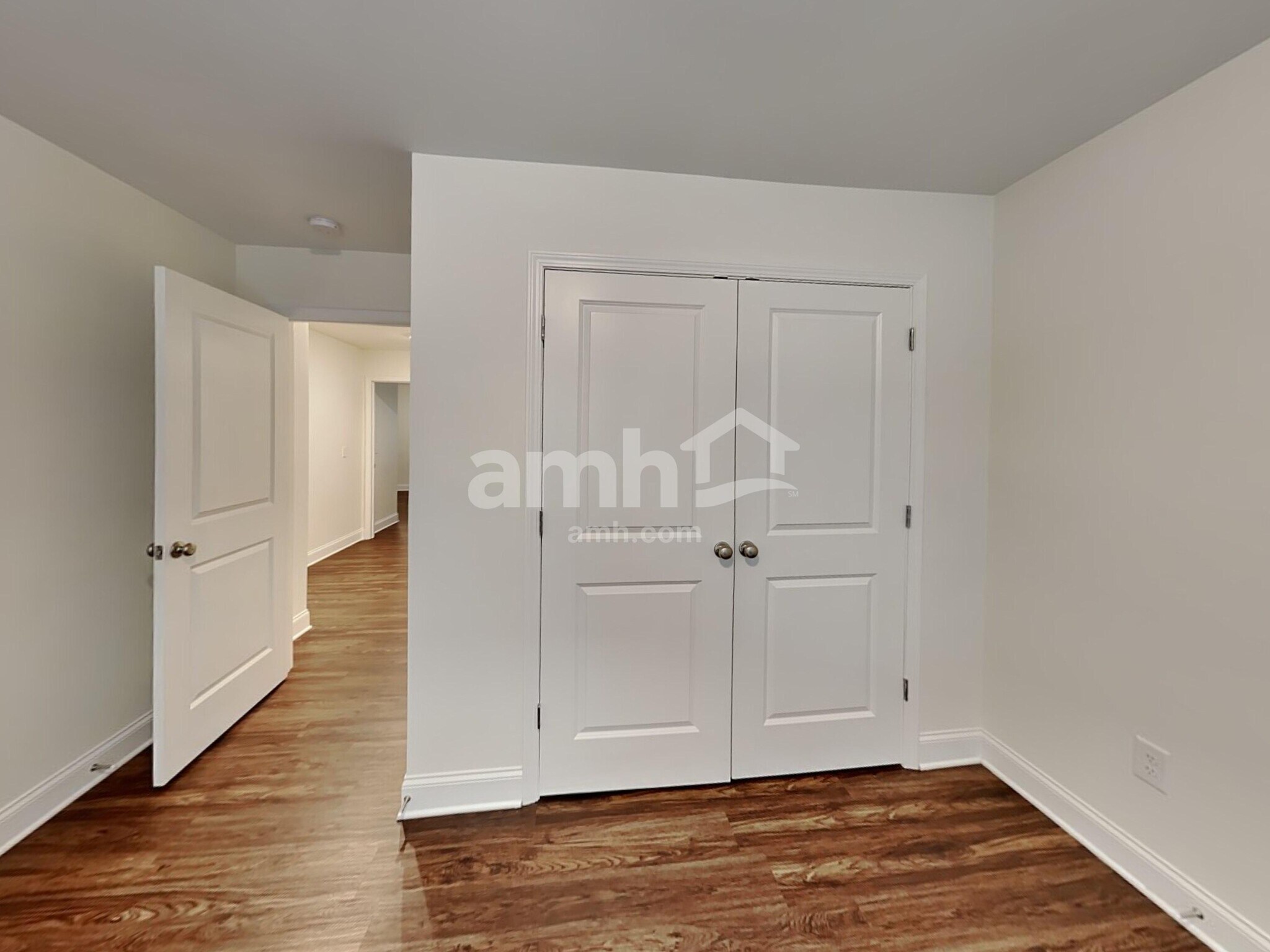 Building Photo - 1930 Sterling Brook Ct