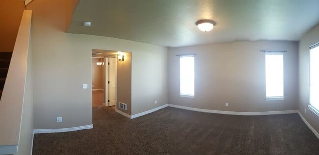 Building Photo - Comfort & Convenience in The Meadows – 3 B...