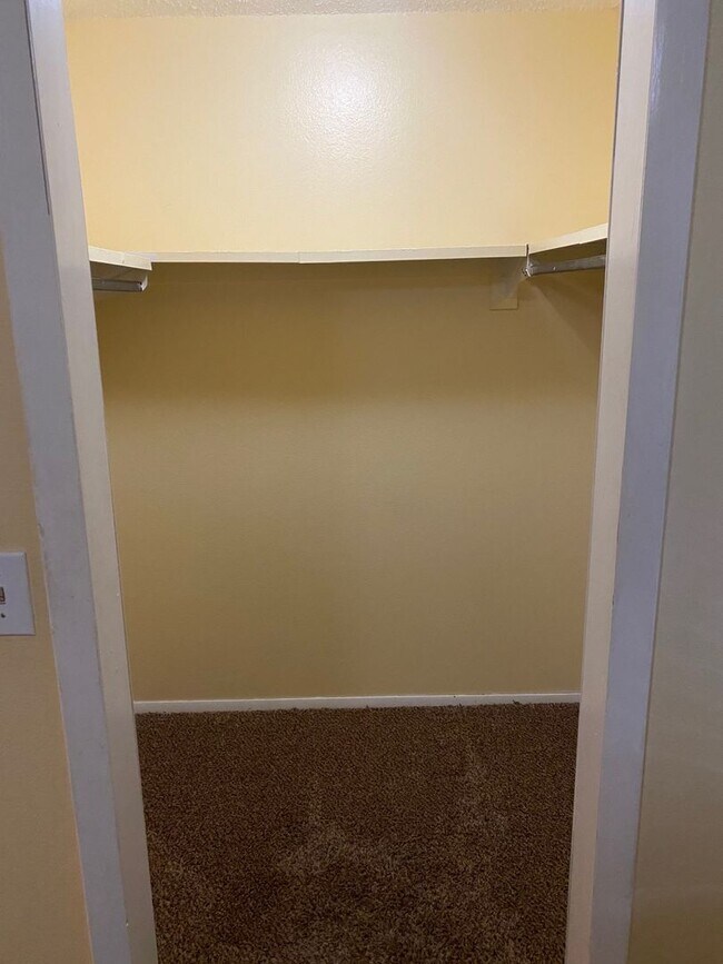 Building Photo - Quaint 1 Bedroom Ground-Floor Unit in Mid-Town Fort Collins