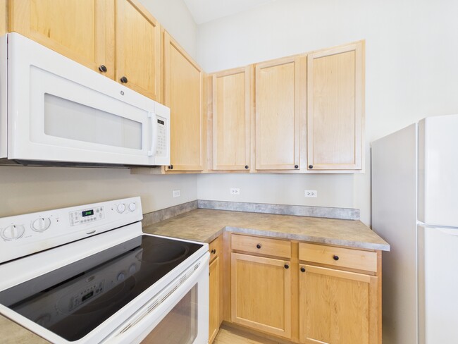 Building Photo - 917 Silverstone Dr