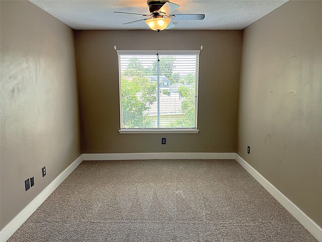 Building Photo - 6819 Kingwood Glen Dr