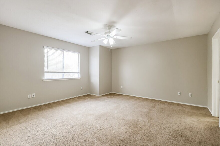 Building Photo - 19530 Sandy Bank Dr