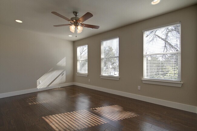Building Photo - 2913 Rio Grande St