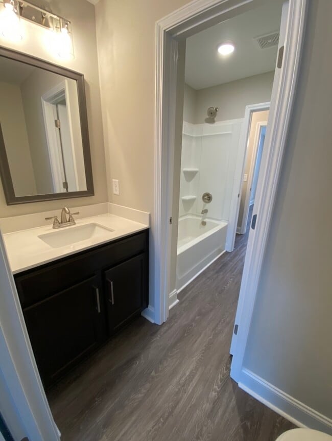 Building Photo - 1031 Glenkirk Dr