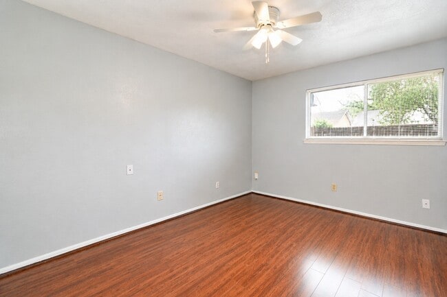 Building Photo - 2331 Stillmeadow Dr