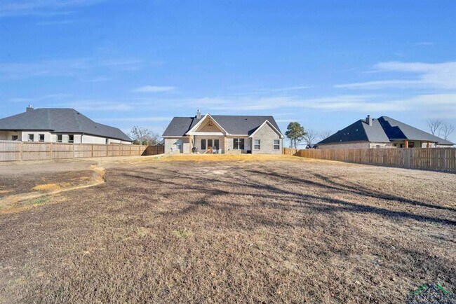 Building Photo - Beautiful 4 bedroom home