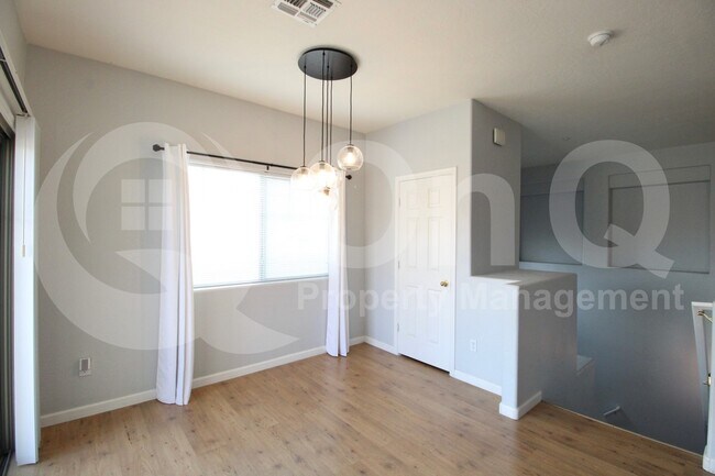 Building Photo - 525 N Miller Rd