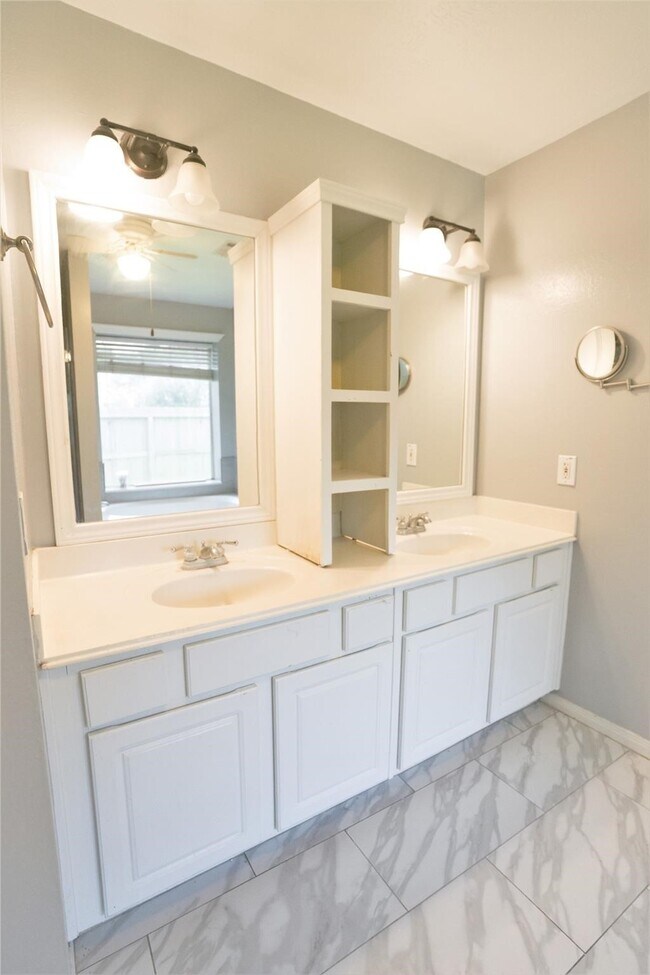 Building Photo - 16807 Dunbar Grove Ct