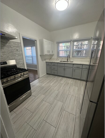 Building Photo - 1031 S Orange Dr
