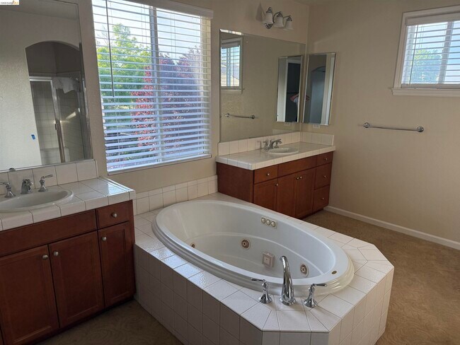 Building Photo - 5107 Fern Ridge Cir