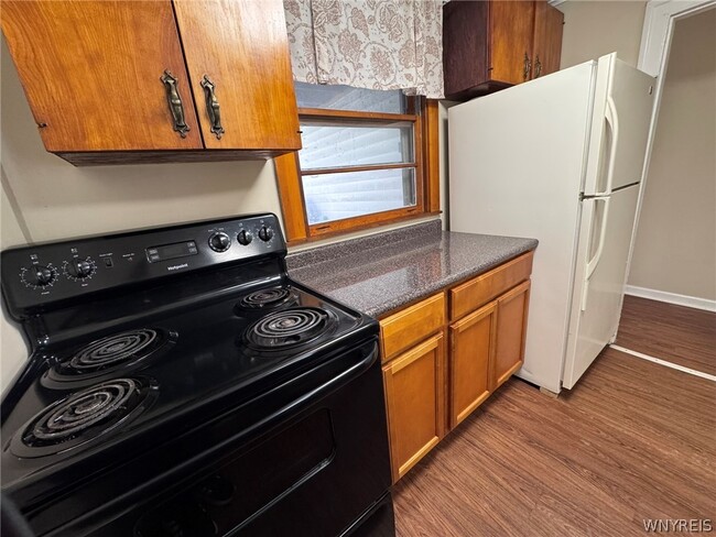 Building Photo - 10761 Main St