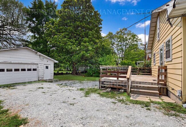 Building Photo - 1733 McDonald Ln