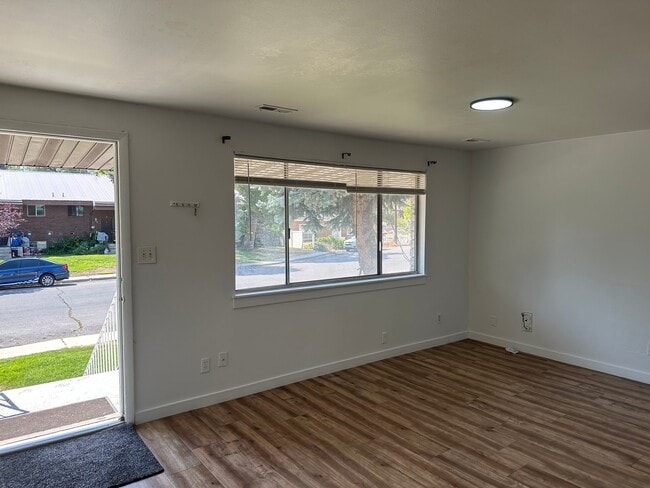 Building Photo - 665 S Stubbs Ave