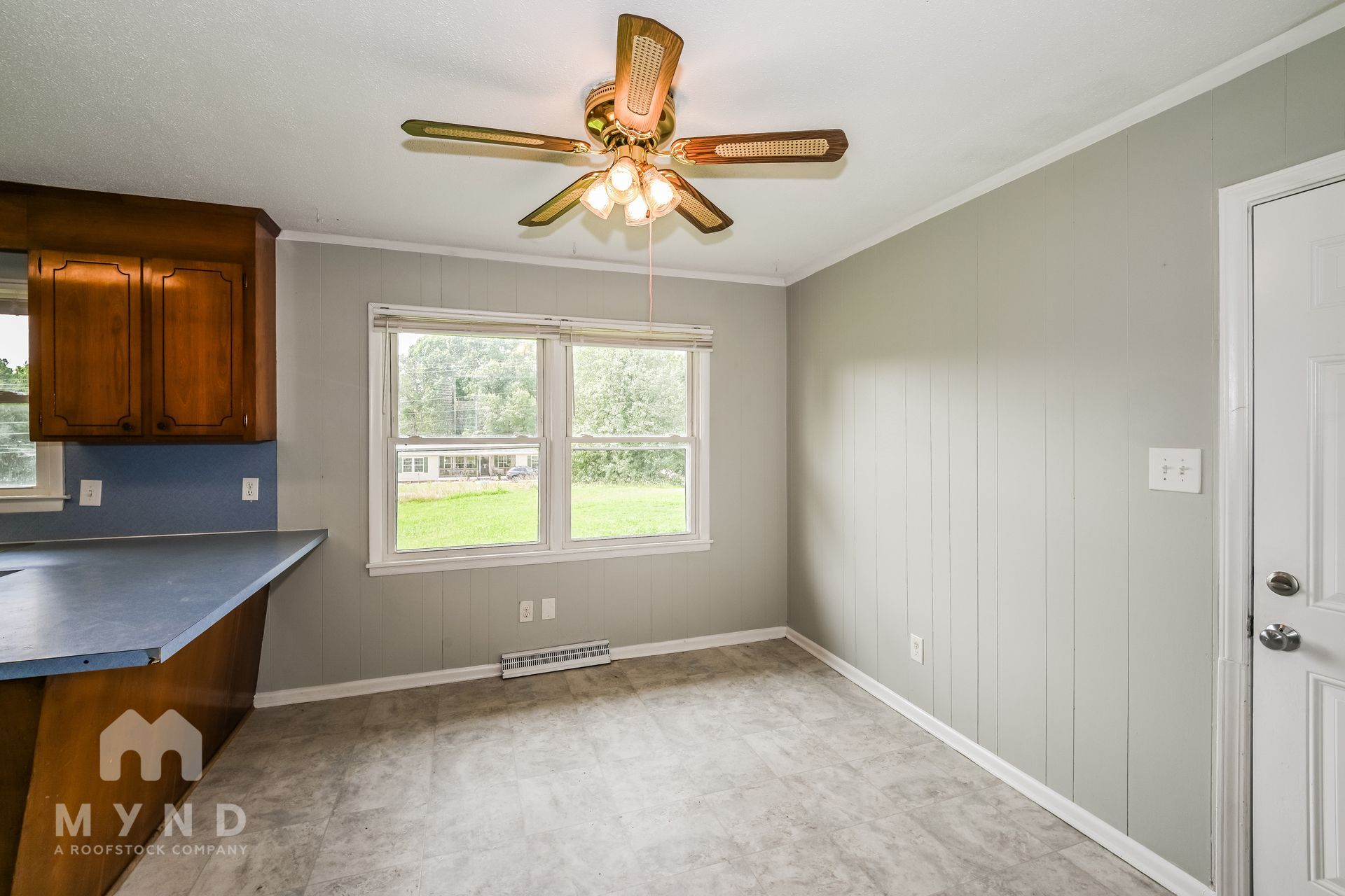 Building Photo - 221 Tanglewood Dr