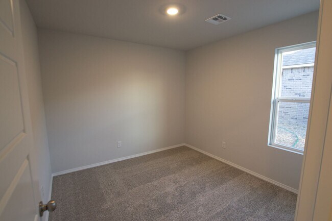 Building Photo - Charming 3 Bedroom / 2 Bathroom Home in Perkins!