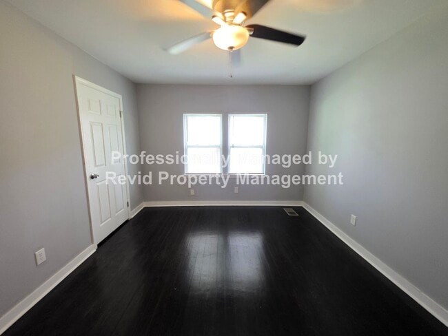 Building Photo - 3 Bed 1.5 Bathroom Home!!!!