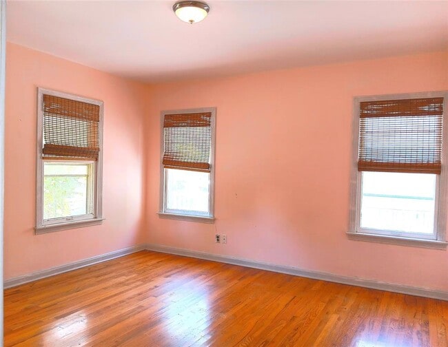 Building Photo - 513 E 46th St