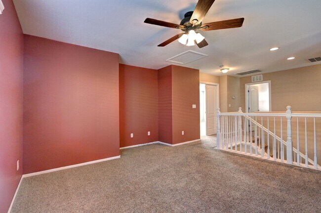 Building Photo - Wonderful 4 Bedroom Home!