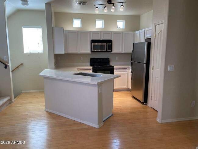 Building Photo - 947 W Wendy Way