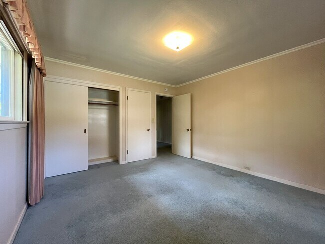 Building Photo - Timeless Character Meets Spacious Living i...