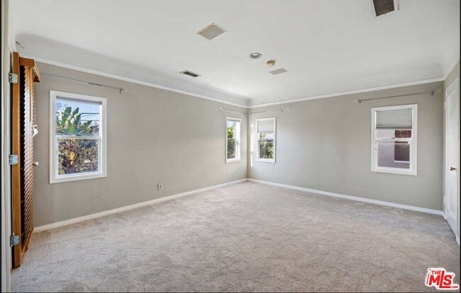 Building Photo - 1217 Stearns Dr