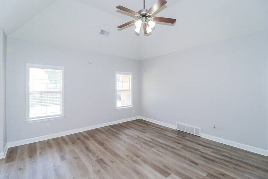 Building Photo - 8885 Versilia Ave