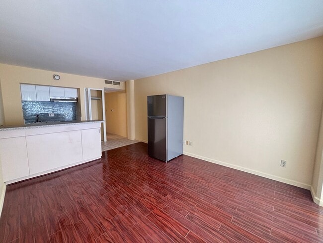 Building Photo - 440 Seaside Ave