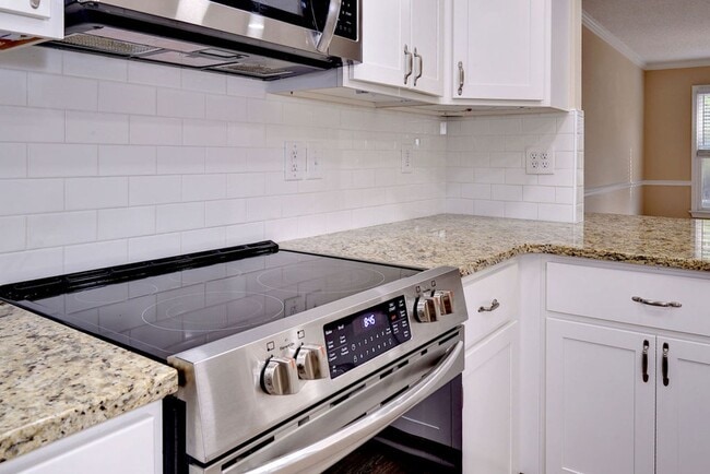 Building Photo - Nicely Updated Grafton Woods Condo