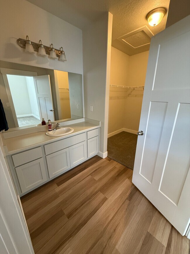 Building Photo - 14659 Bloom Dr