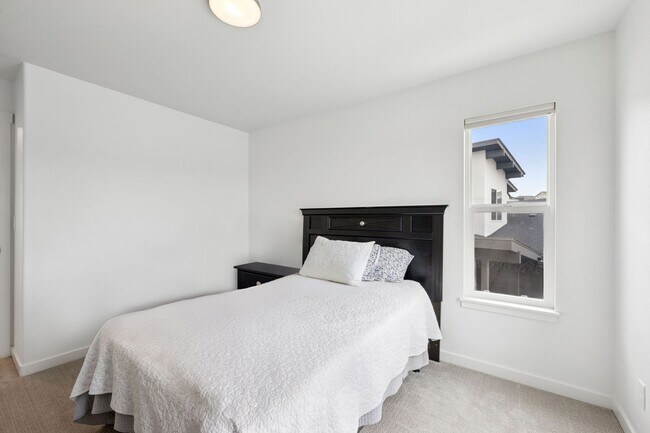 Building Photo - Absolutely Gorgeous Cordera Home
