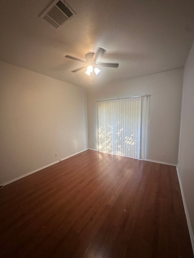 Building Photo - Windtree Condos 60% Commissions