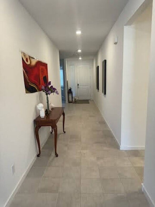 Building Photo - Beautiful 5 bed in Litchfield Park!