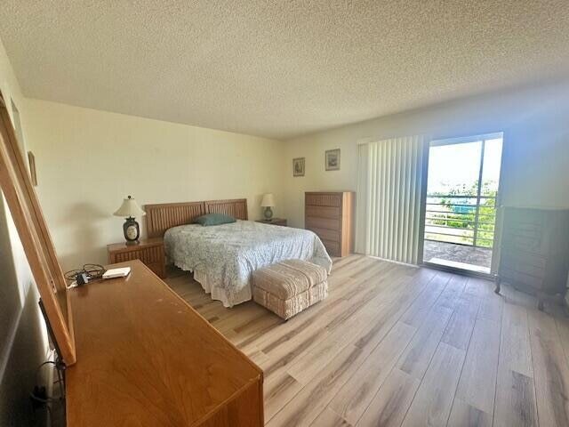 Building Photo - 4014 Newcastle A