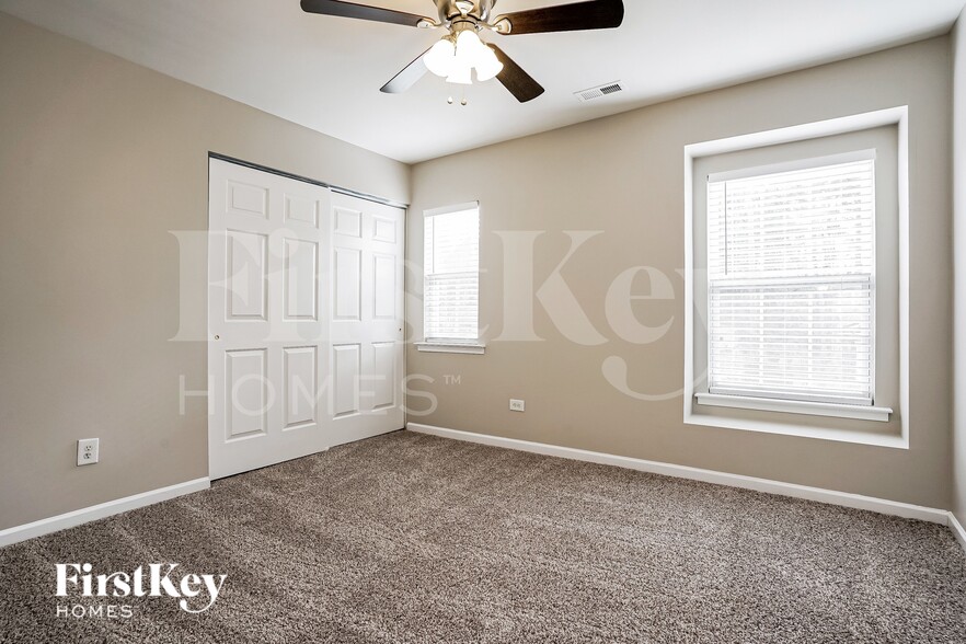 Building Photo - 204 Hillview Dr