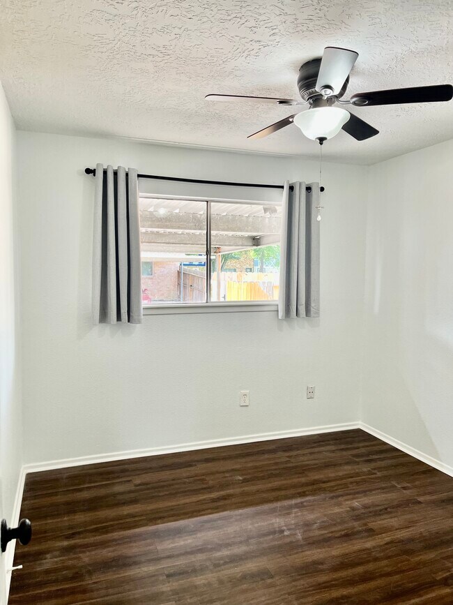 Building Photo - 3762 Laura Leigh Dr