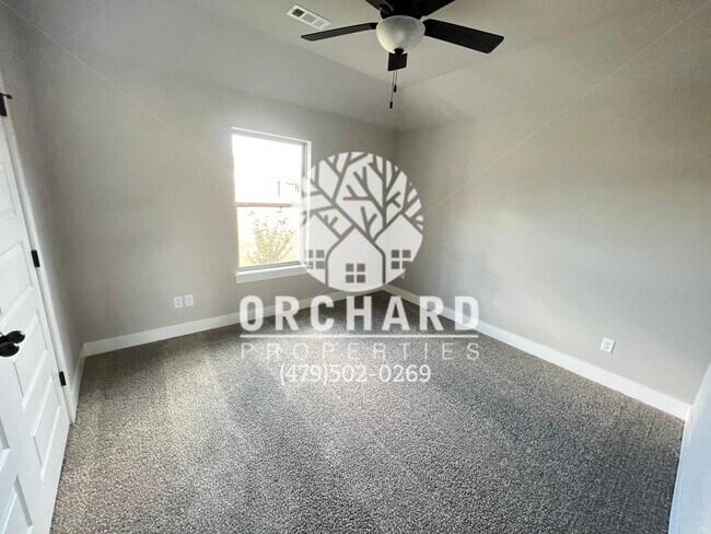 Building Photo - Single Family Home - Open-Concept Cedarwoo...
