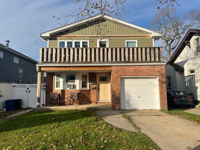 Primary Photo - 325 E Hudson St