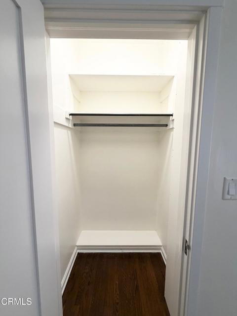 Building Photo - 590 S Oakland Ave