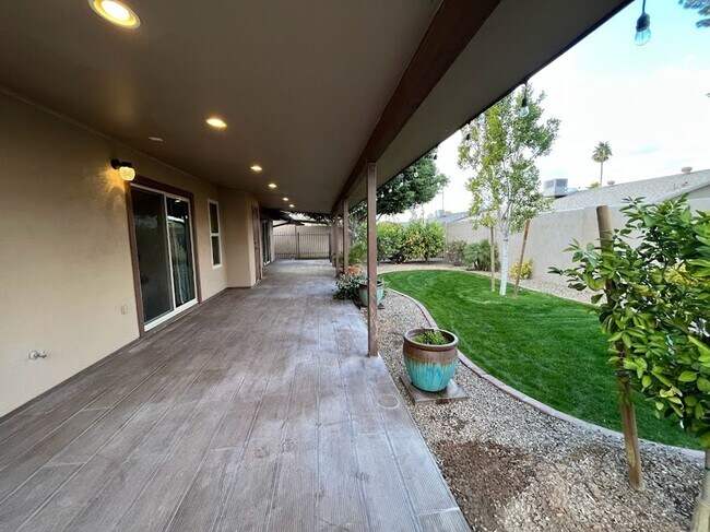 Building Photo - Elegant North Glendale Retreat with Premium Upgrades
