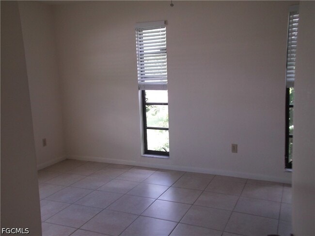Building Photo - 111 Doveside Ln