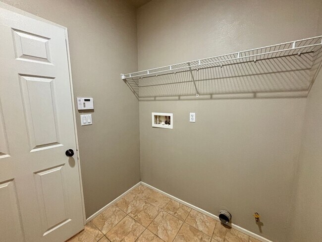 Building Photo - Upgraded West Lancaster Home
