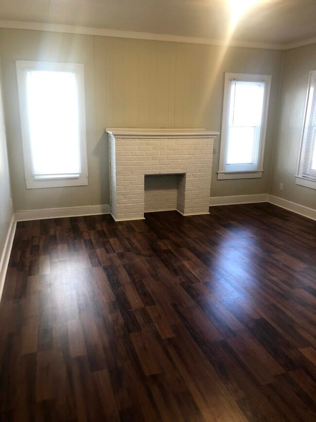 Building Photo - 1210 S Main St