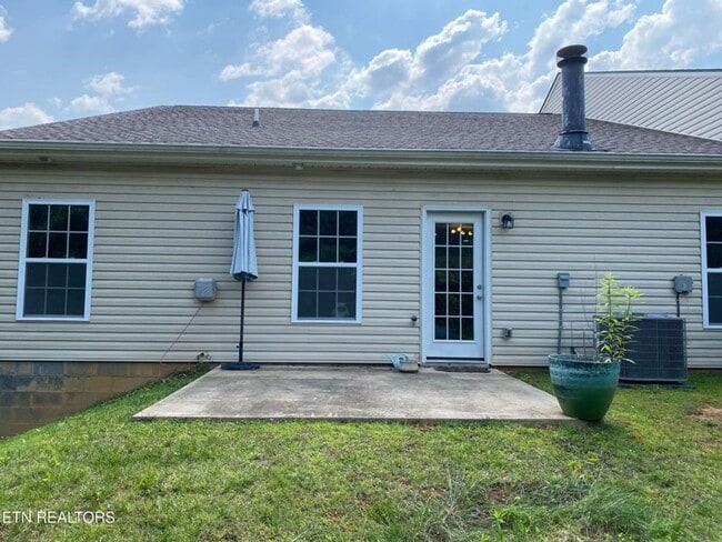 Building Photo - Live in Style, Relax in Comfort, and Love ...