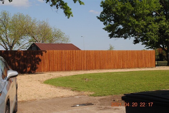 Building Photo - 620 S Dallas Ave