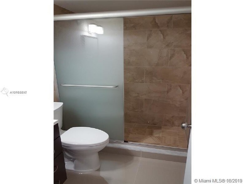 Building Photo - 1720 NW N River Dr