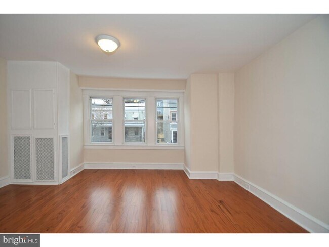 Building Photo - 321 Hermitage St