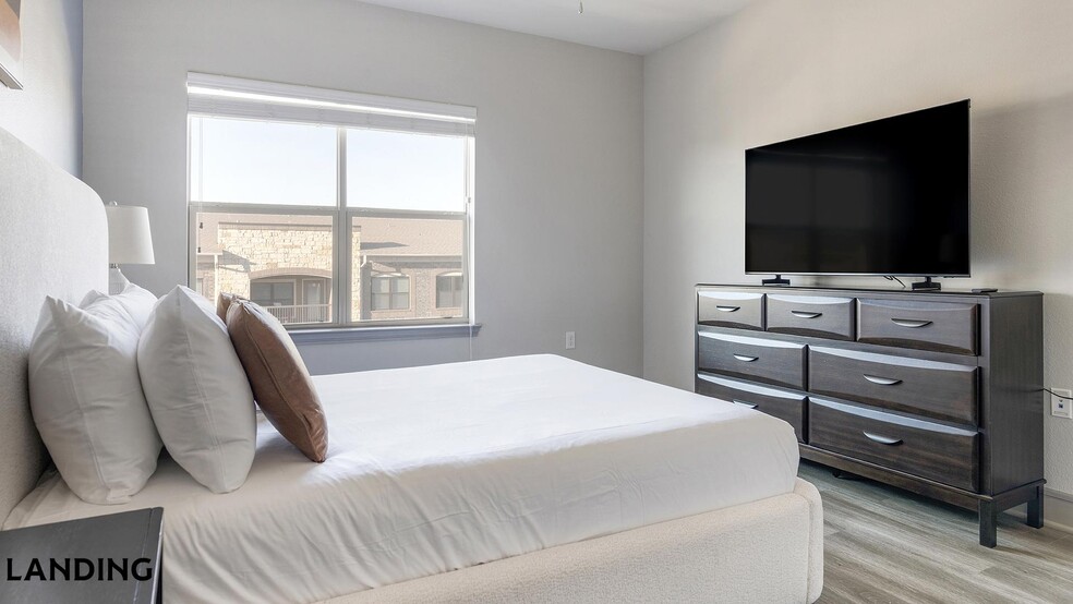 Building Photo - 6300 F 423